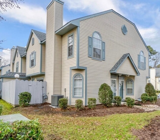 Building Photo - End Unit Condo Close to Chic's Beach & Little Creek Naval Base