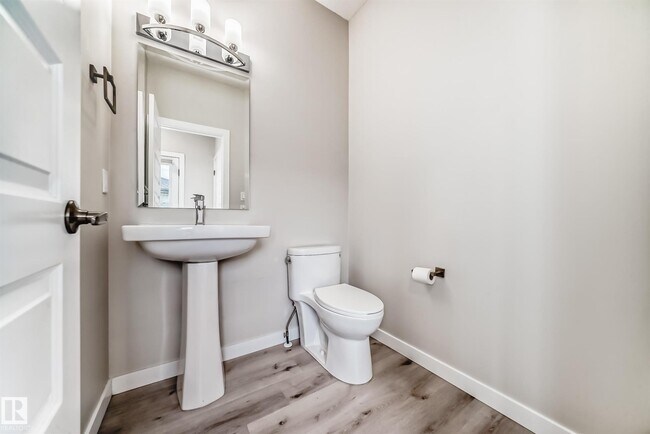 Building Photo - 6536 Chappelle Vis S W