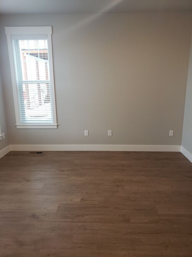 Building Photo - Ravishing 2 bed 2 1/2 bath home in Annafeld Subdivion