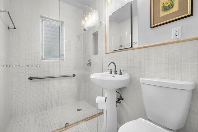 Foto del edificio - 2420 SW 21st Ave