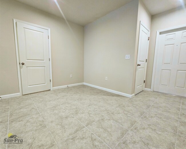 Building Photo - 2313 Incandescent Wy