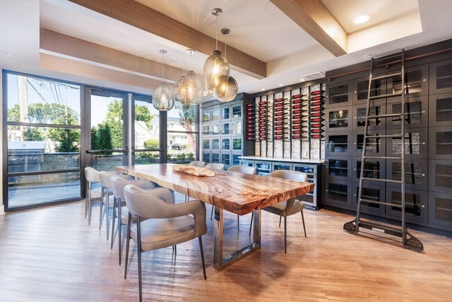 Building Photo - Hedges at Hawthorne