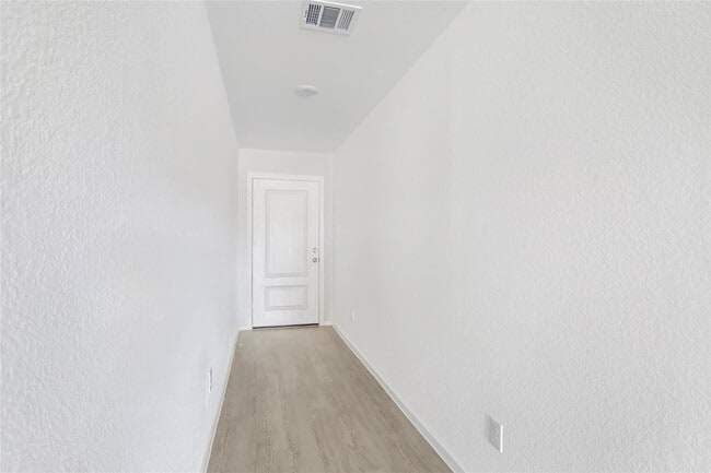 Foto del edificio - 736 Zuppino Ln