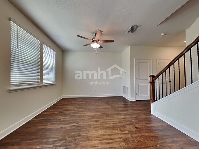 Foto del edificio - 1019 Tan Tara Trl