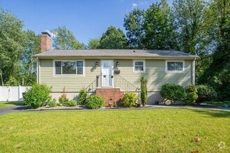 Building Photo - 58 Rustcraft Rd