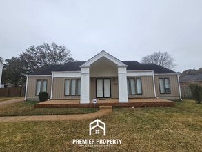 Building Photo - 6869 Amersham Dr