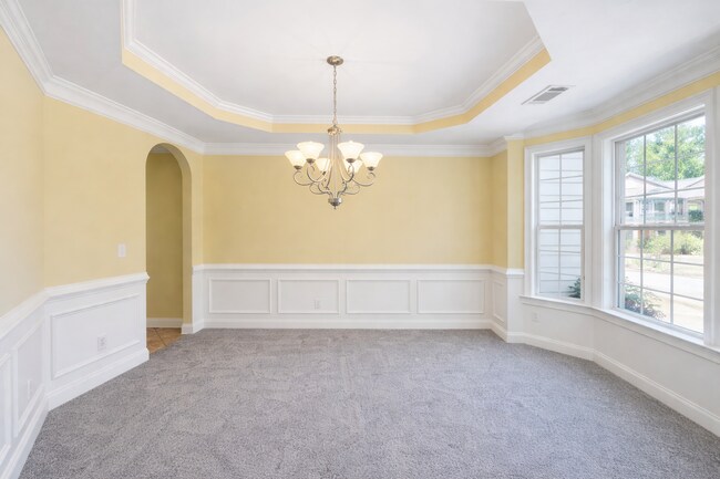 Foto del edificio - 5 Bed Collins Hill Home with First Floor Suite