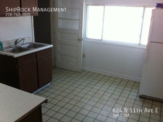 Building Photo - 624 N 11th Ave E
