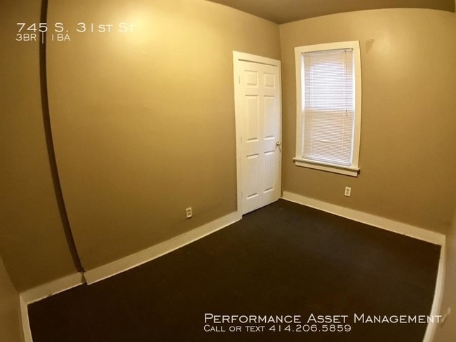 Building Photo - 3 bedroom in Milwaukee WI 53215