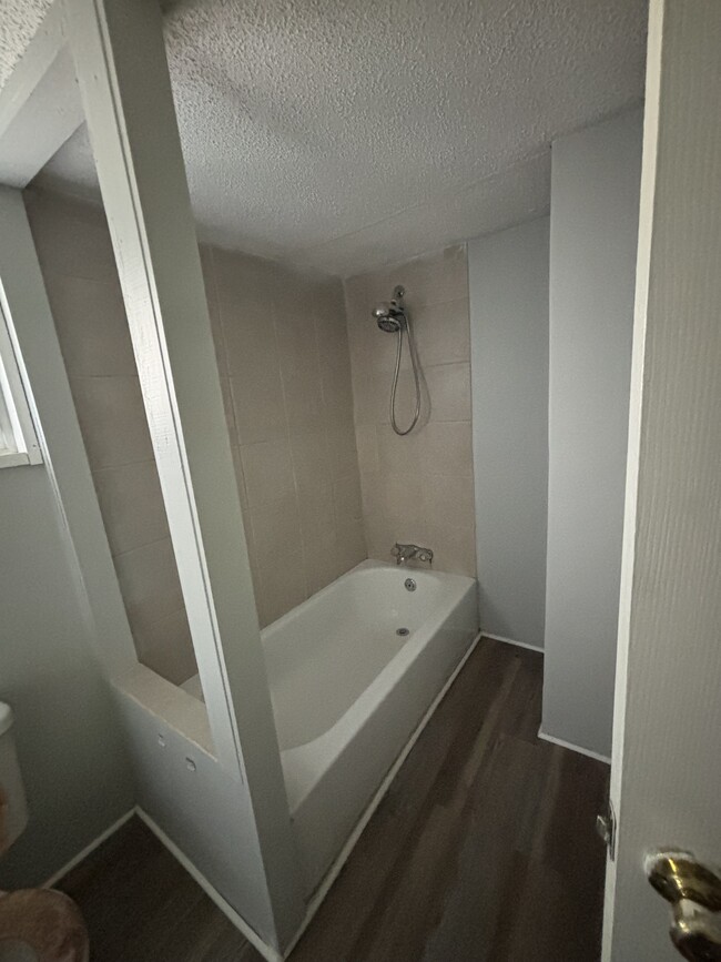 Building Photo - 211 Cherry Tree Dr
