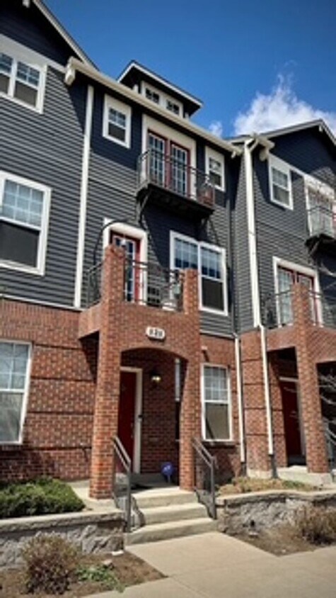 Downtown Executive Fully Furnished 2 Bed, 4 Bath Townhouse - Downtown Executive Fully Furnished 2 Bed, 4 Bath Townhouse