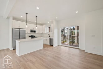 Building Photo - 140 Lavalle