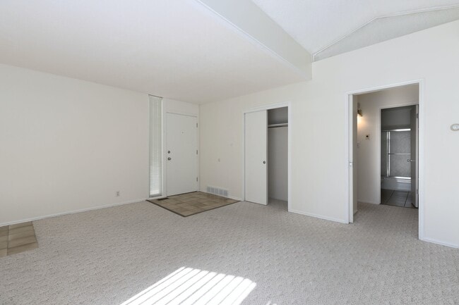 Building Photo - 1481 E Blaine Ave