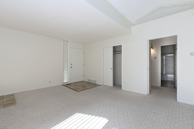 Foto del edificio - 1481 E Blaine Ave