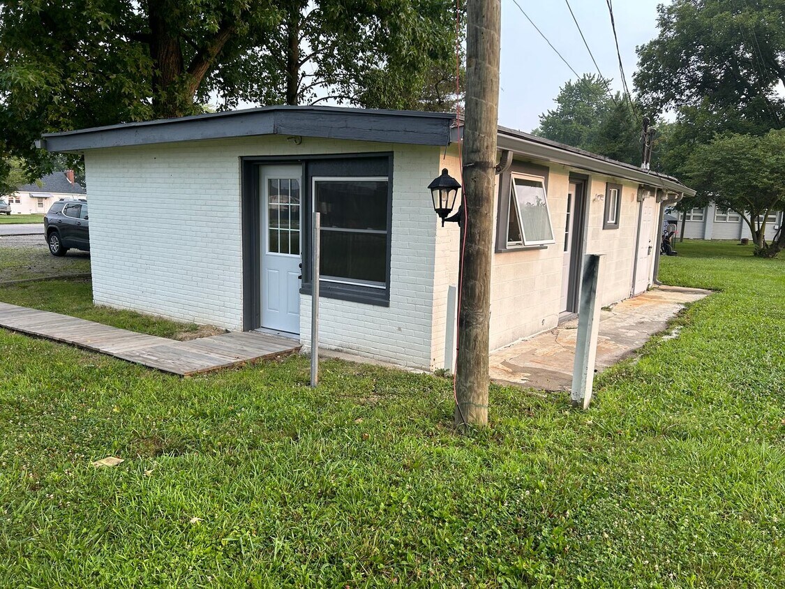 Primary Photo - 1640 N Michigan Rd