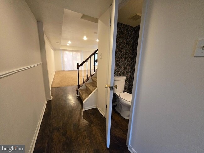 Foto del edificio - 1005 Worthington Dr