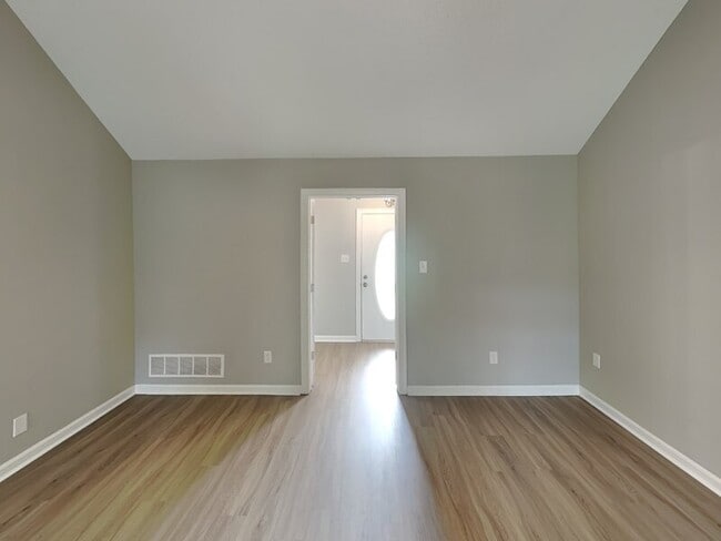 Foto del edificio - 711 Cedar Brake Dr