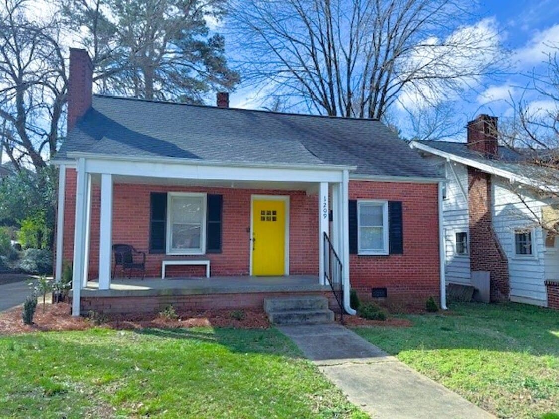 Primary Photo - Follow the Yellow Door