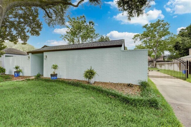 Foto del edificio - 4535 Turf Valley Dr