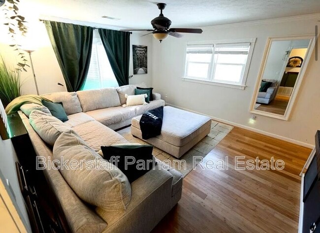 Foto del edificio - 5811 Canterbury Dr