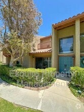 Building Photo - 660 Rosewood Ave