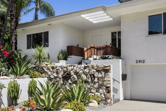 Building Photo - 2912 Nichols Canyon Rd