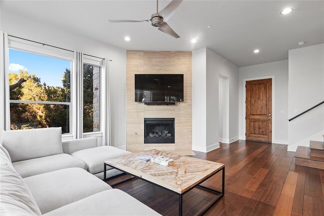 Foto del edificio - 8110 Ranch Rd 2222