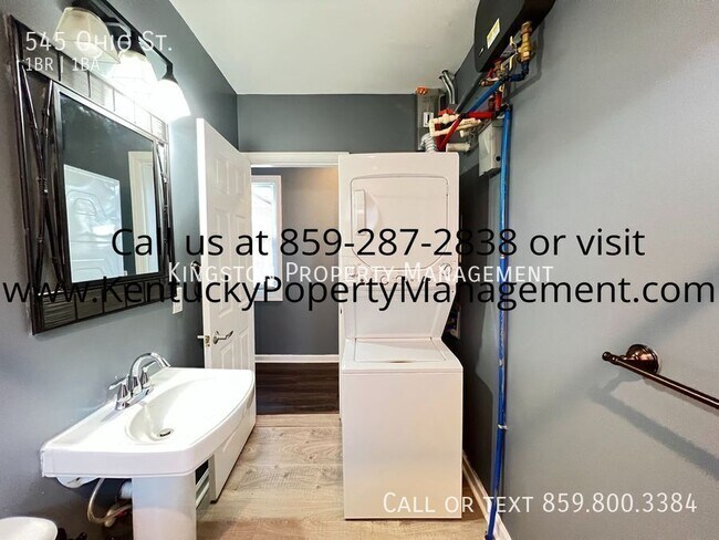 Building Photo - Beautiful 1 Bedroom House! 1/2 OFF SECURIT...
