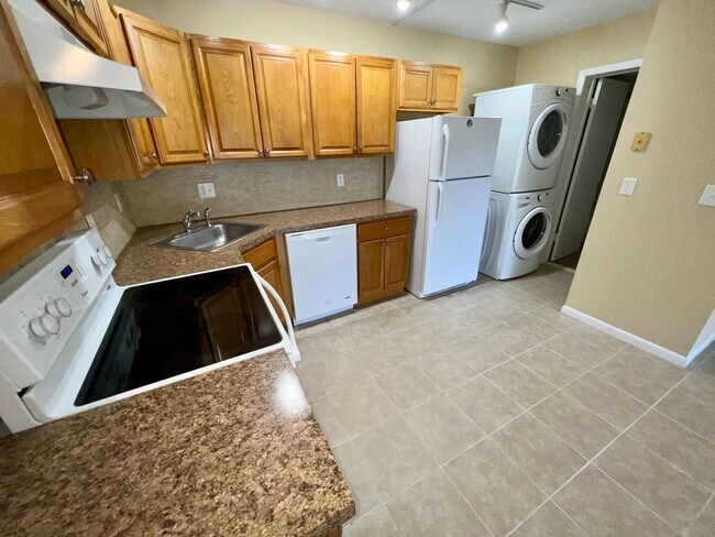 Building Photo - 8203 Sun Spring Cir