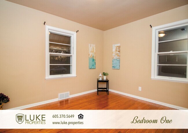Building Photo - Great 3 bedroom rental home with many updates