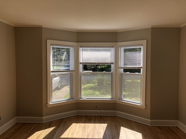 Living Room - 522 S Mitchell St