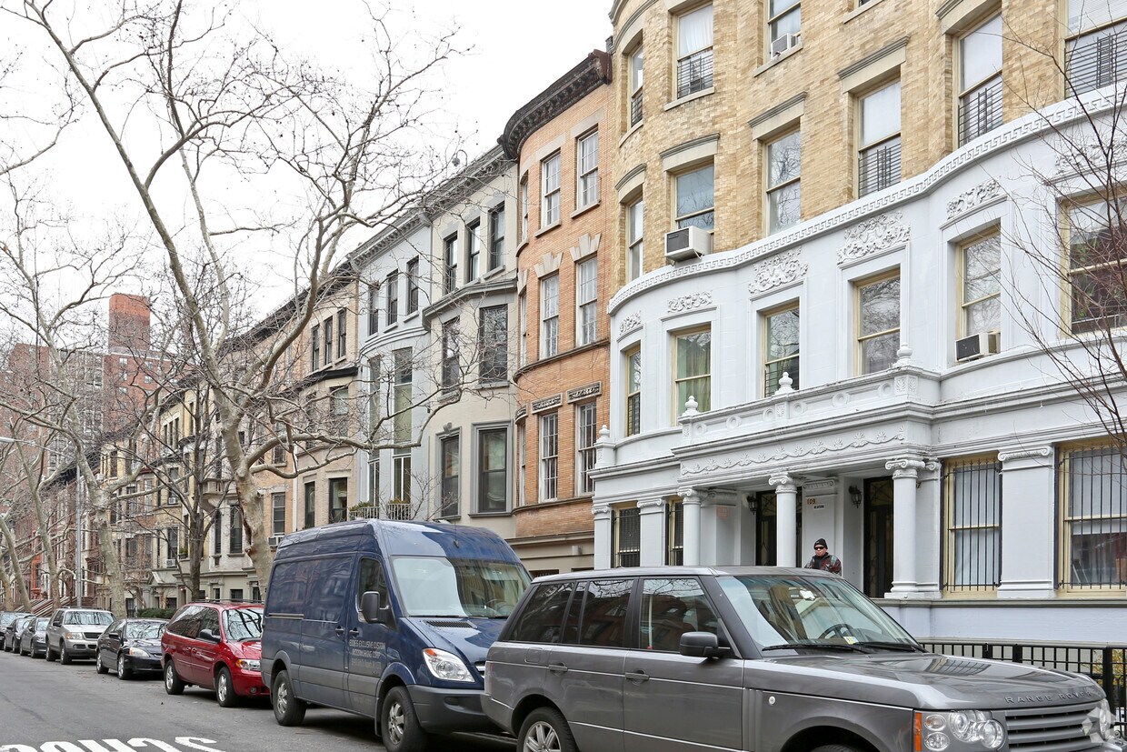 Building Photo - 111 W 88th St
