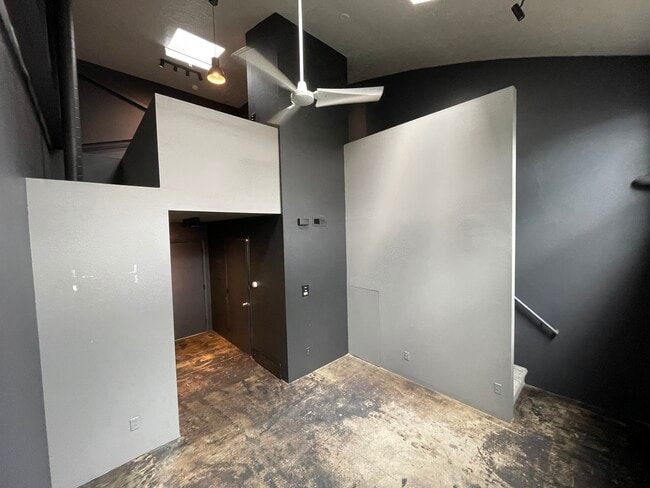 Building Photo - 440 W 900 S