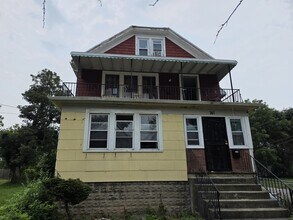 Building Photo - 141 Leroy Ave