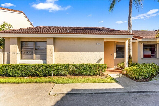 Foto del edificio - 6225 NW 171st St