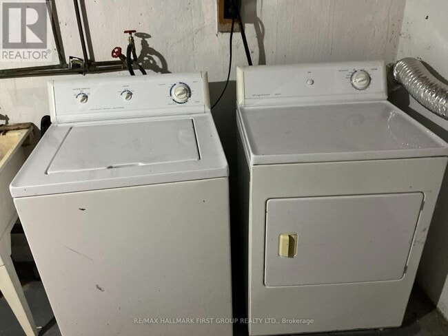 Building Photo - 361 Linden St