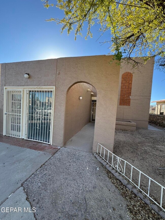 Building Photo - 943 Montera Rd