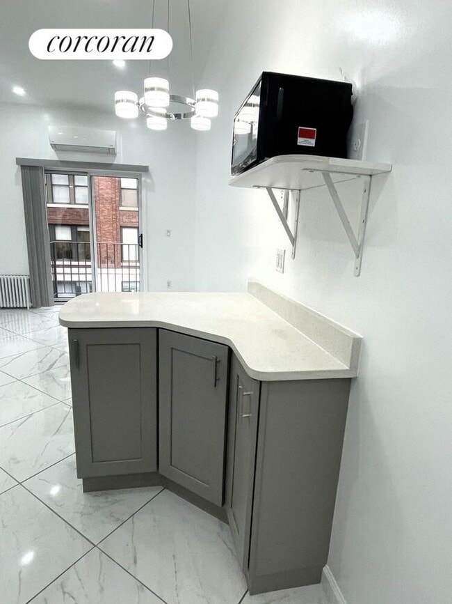 Foto del edificio - 318 E 62nd St