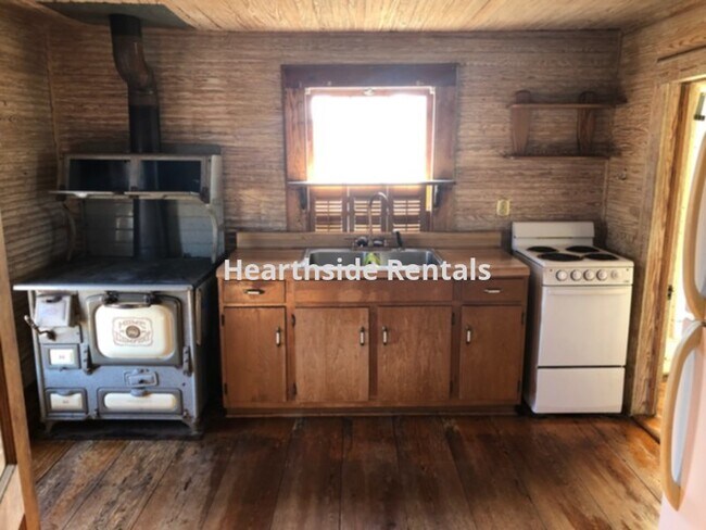 Building Photo - **1 Bedroom 1 Bath Single Family Home in t...