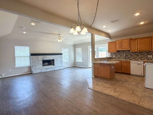 Foto del edificio - 3 Bedroom 2 Bath Located in Cooper District!