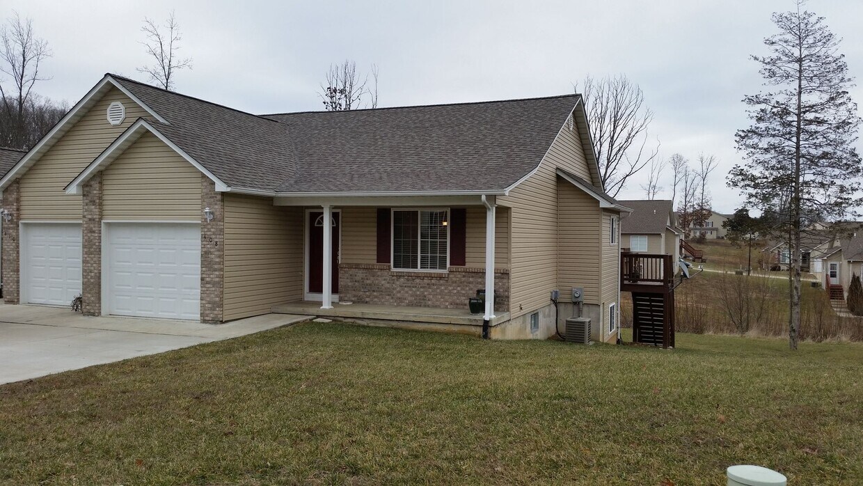 Primary Photo - Moss Lane Duplex
