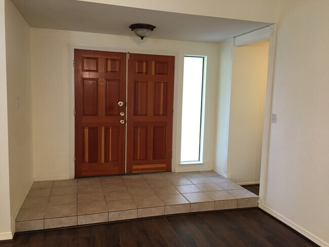 Foto del edificio - 1413 Glouchester Dr