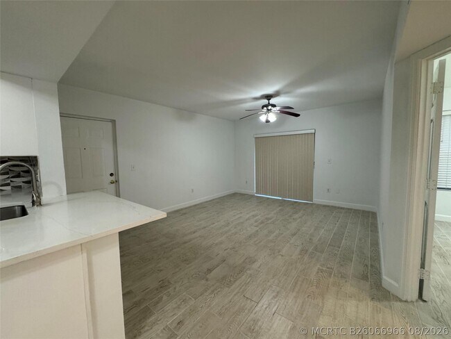 Foto del edificio - 5620 NW 61st St