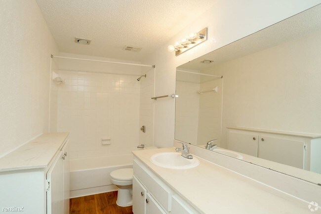 Foto del edificio - 807 Rochow St