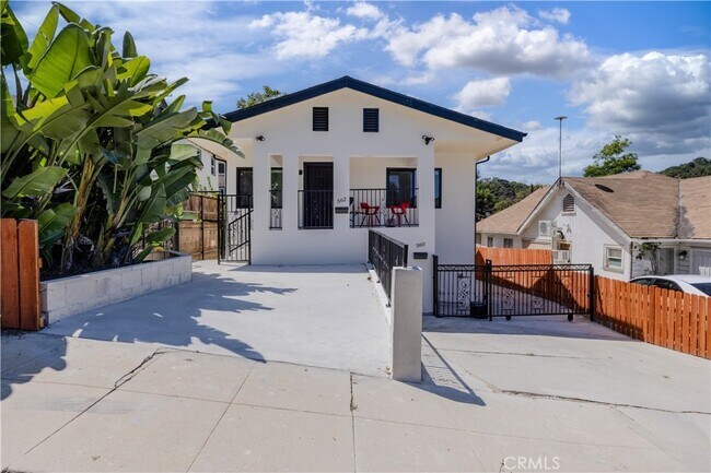 Building Photo - 560 Coleman Ave
