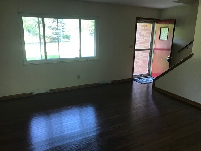 Living room - 1056 Munroe Falls Kent Rd