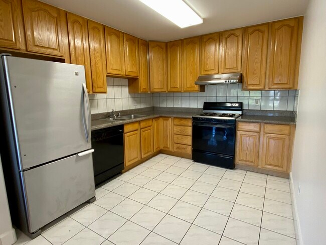 Building Photo - 436 Russia Ave