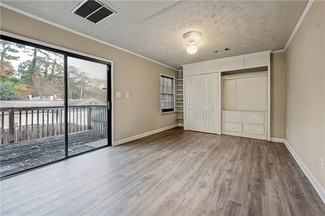 Foto del edificio - 2008 Shalimar Dr NE