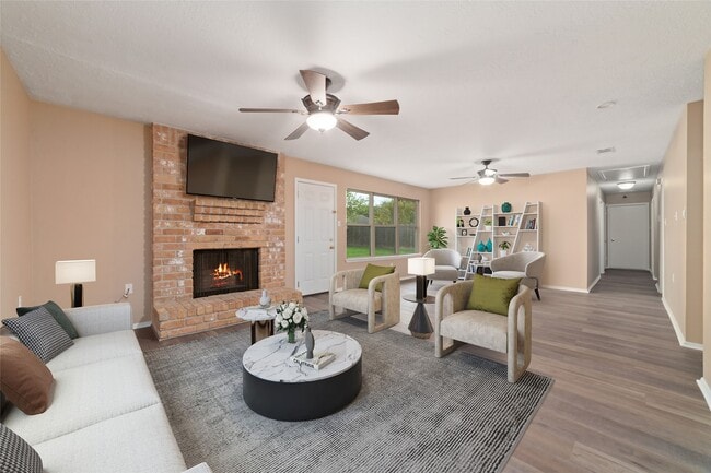 Foto del edificio - 14250 Laffite Dr