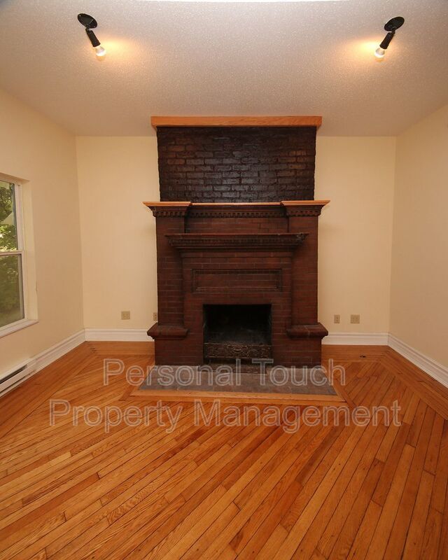 Building Photo - 411 4th Ave S